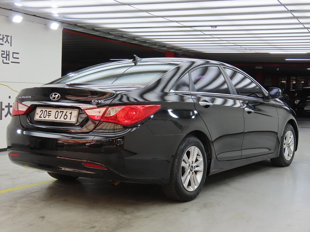 HYUNDAI Sonata - Vista 4