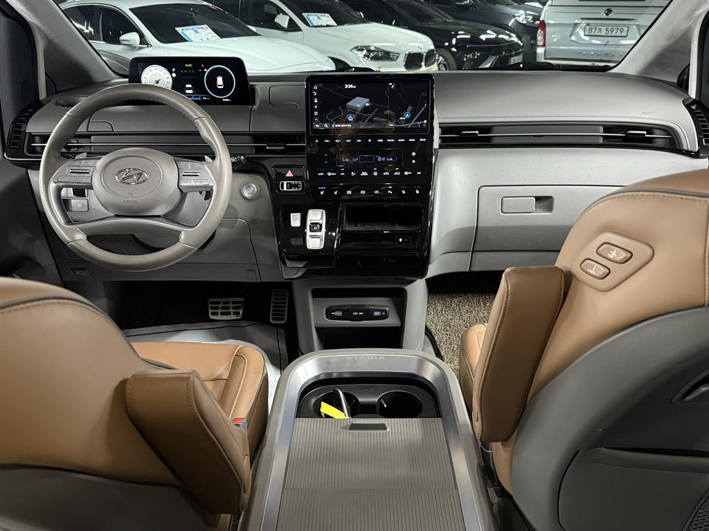 HYUNDAI Staria - Vista 10