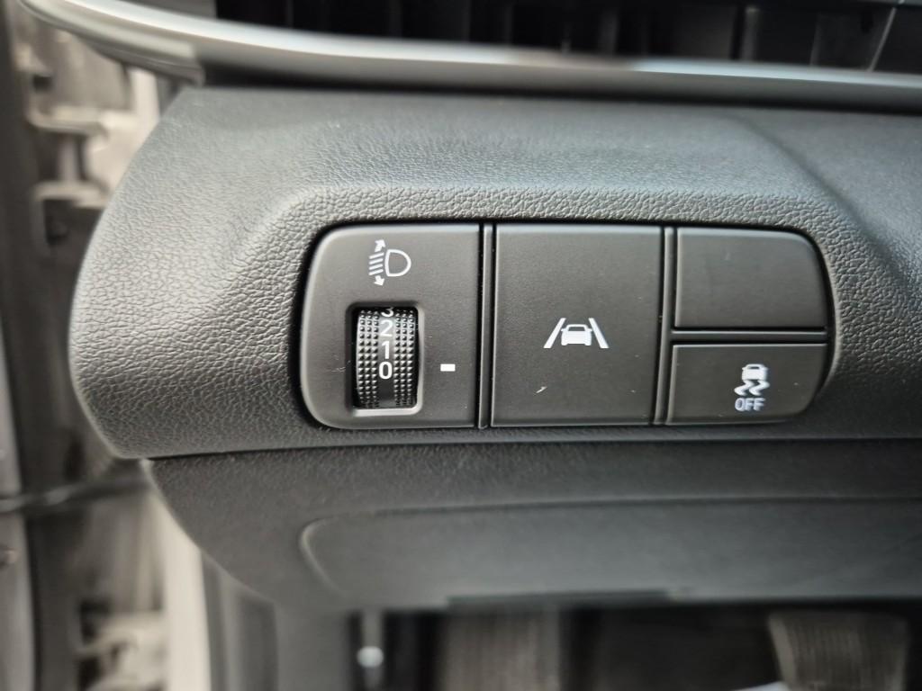 HYUNDAI Avante - Vista 11
