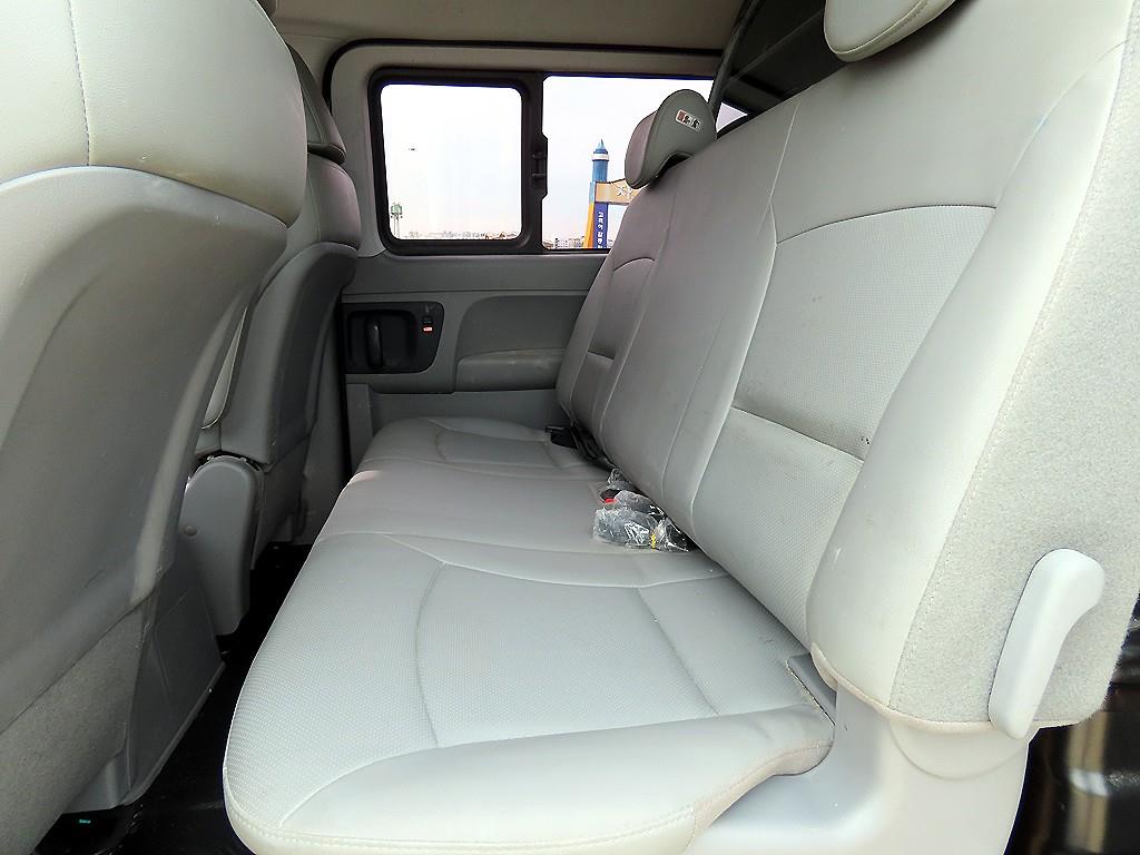 HYUNDAI Starex - Vista 6