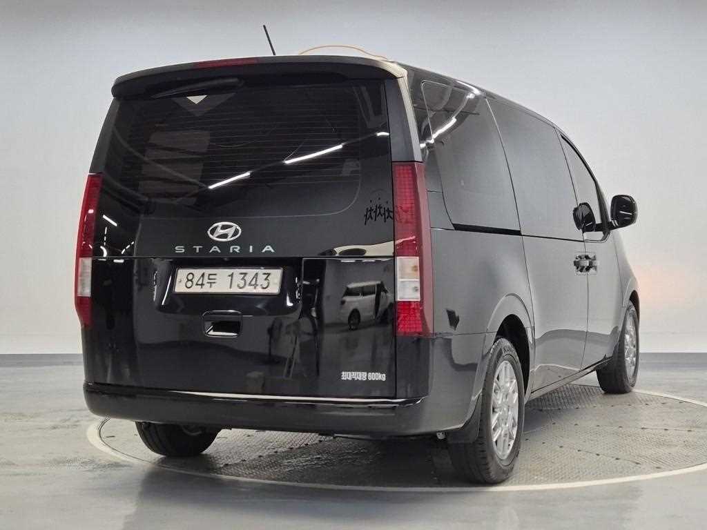 HYUNDAI Staria - Vista 3