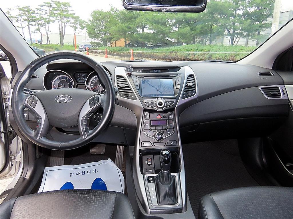 HYUNDAI Avante - Vista 7