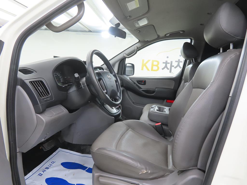 HYUNDAI Starex - Vista 5
