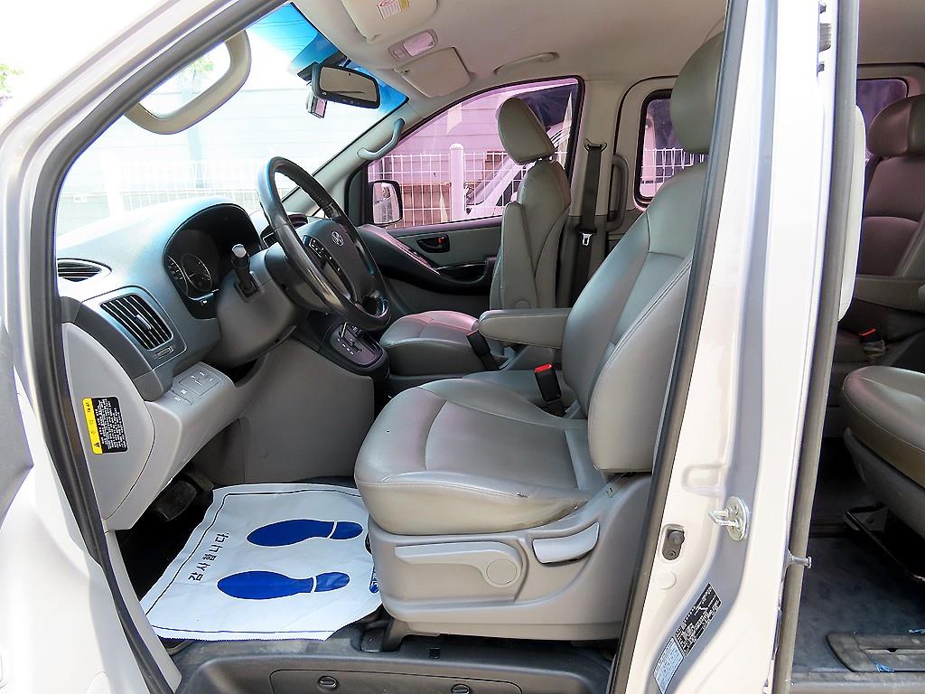 HYUNDAI Starex - Vista 5