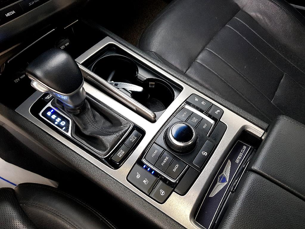 HYUNDAI Genesis - Vista 12