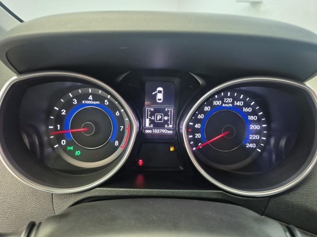 HYUNDAI Avante - Vista 6