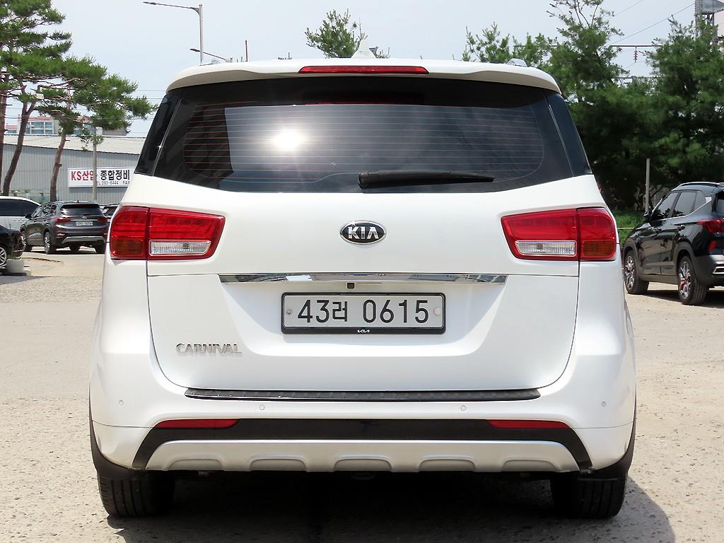 KIA Carnival - Vista 4