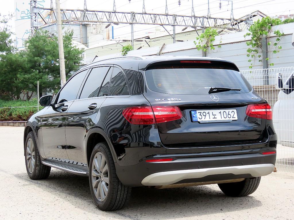 Mercedes Benz GLC Class - Vista 3