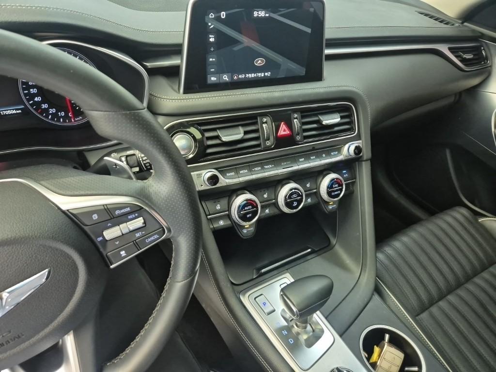 Genesis G70 - Vista 9