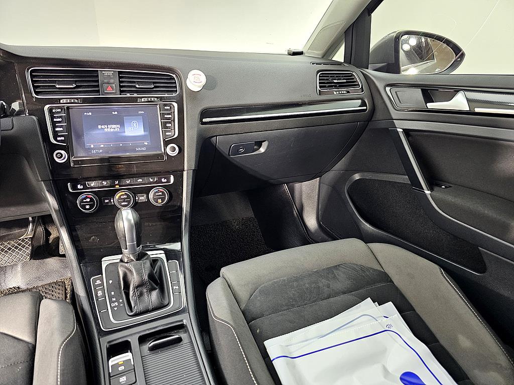Volkswagen Golf - Vista 10