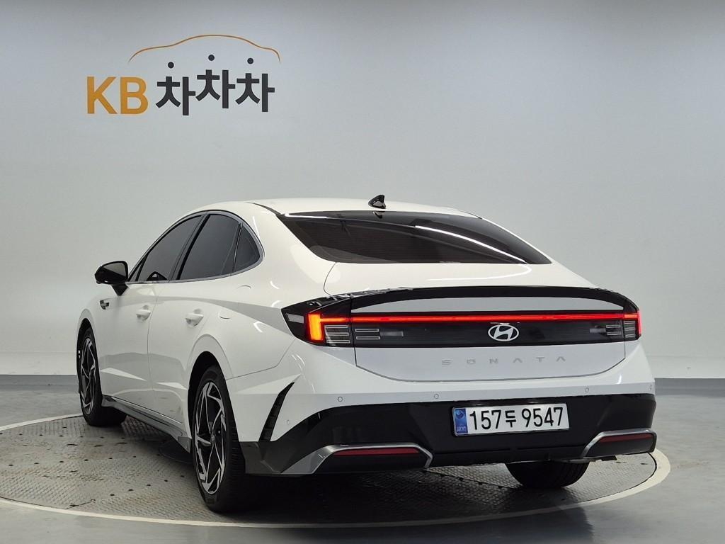 HYUNDAI Sonata - Vista 2