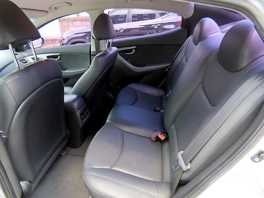 HYUNDAI Avante - Vista 6