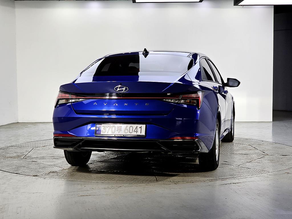HYUNDAI Avante - Vista 3