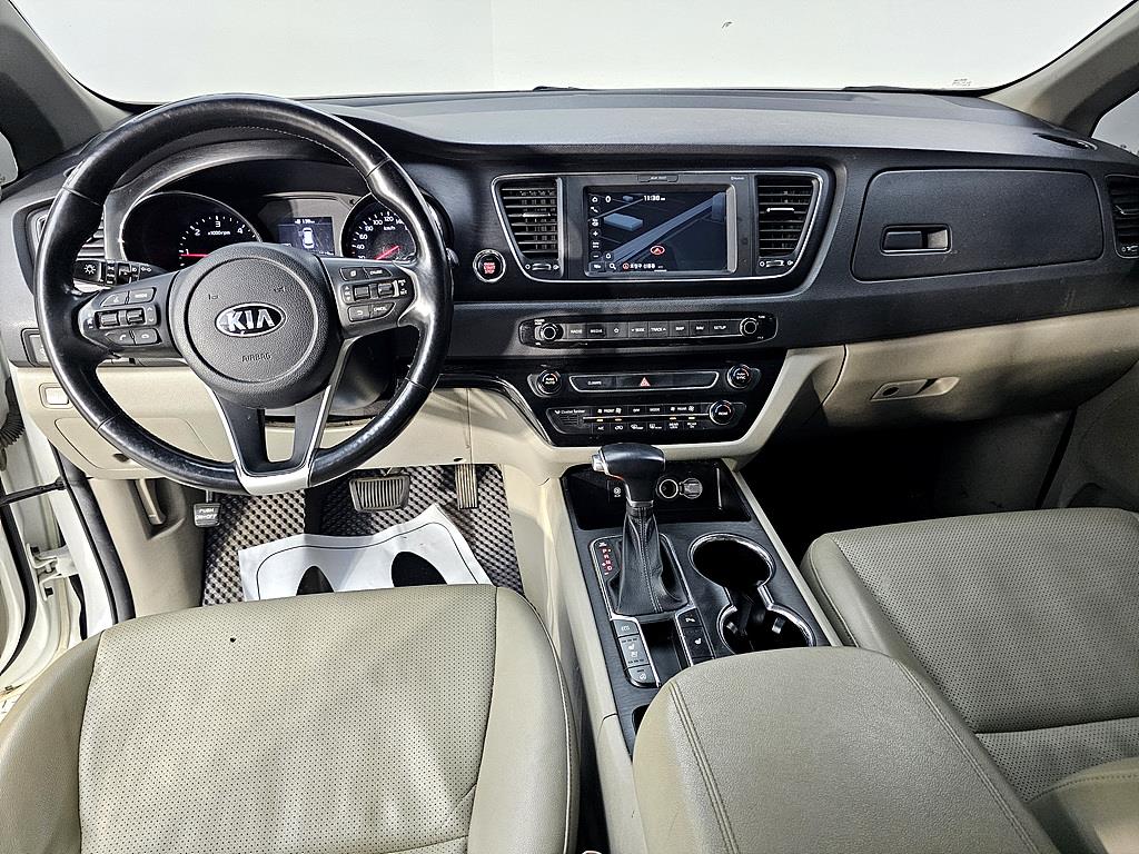 KIA Carnival - Vista 5