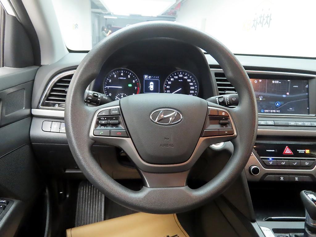 HYUNDAI Avante - Vista 8