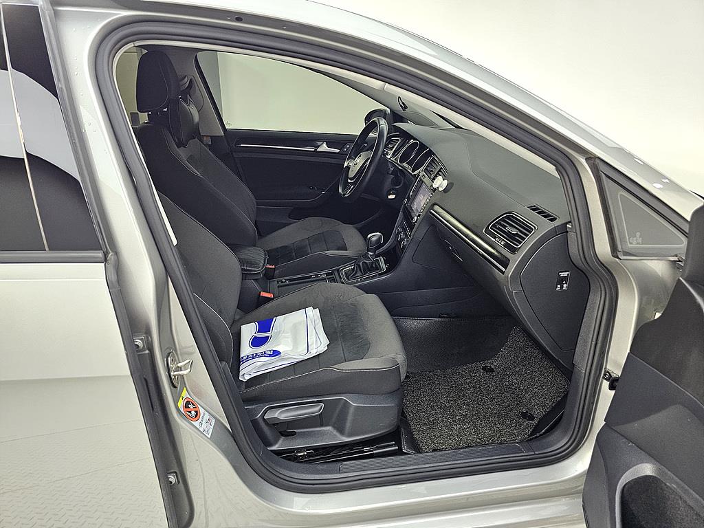 Volkswagen Golf - Vista 11