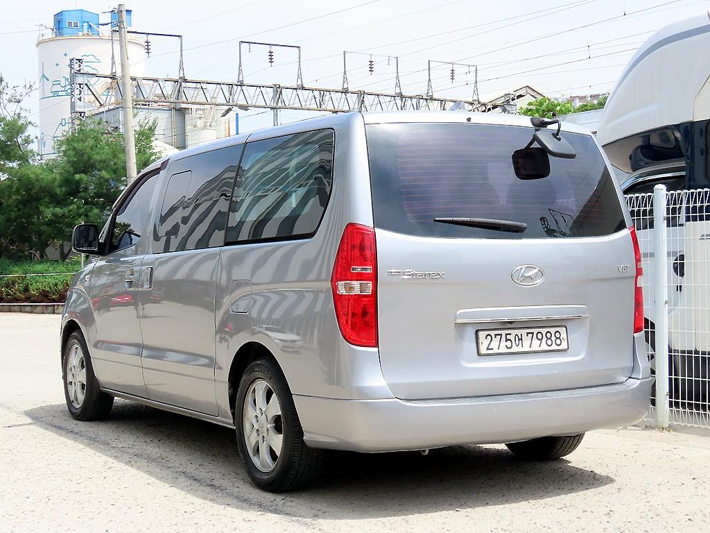 HYUNDAI Starex - Vista 3