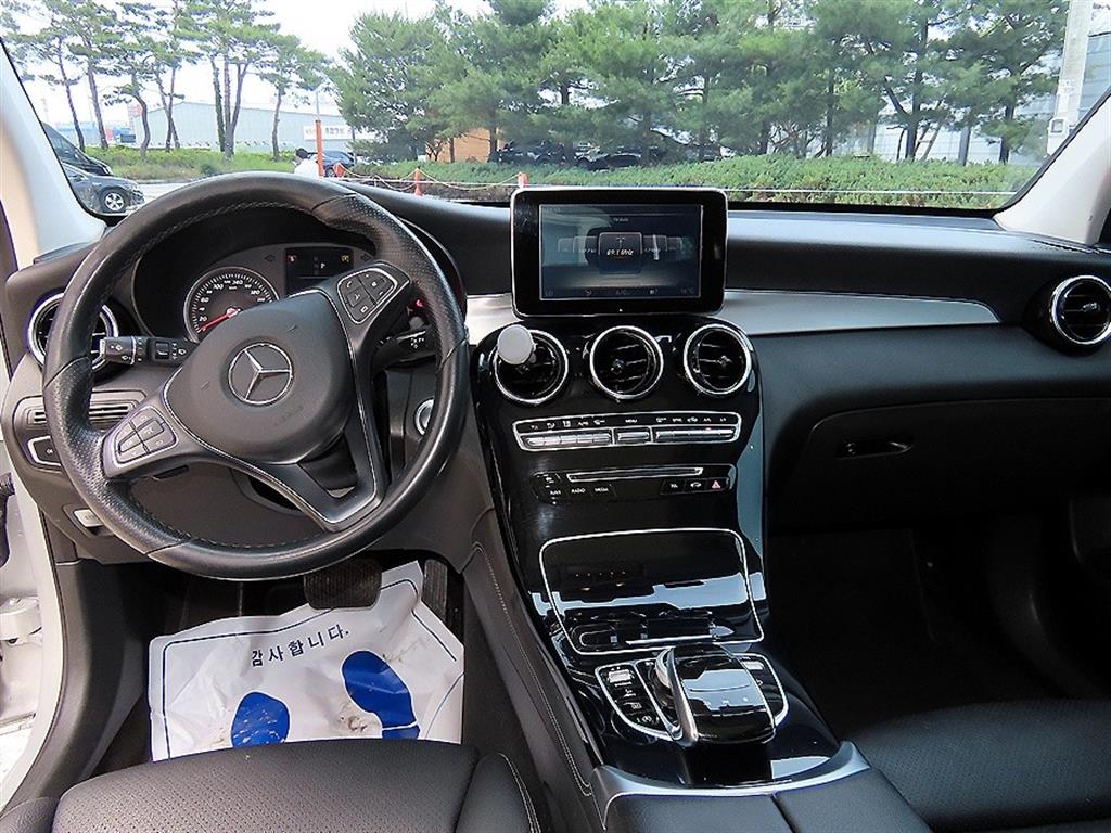 Mercedes Benz GLC Class - Vista 7