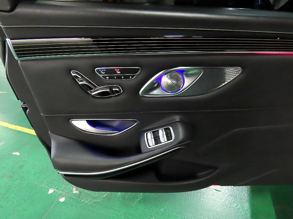 Mercedes Benz S Class - Vista 12