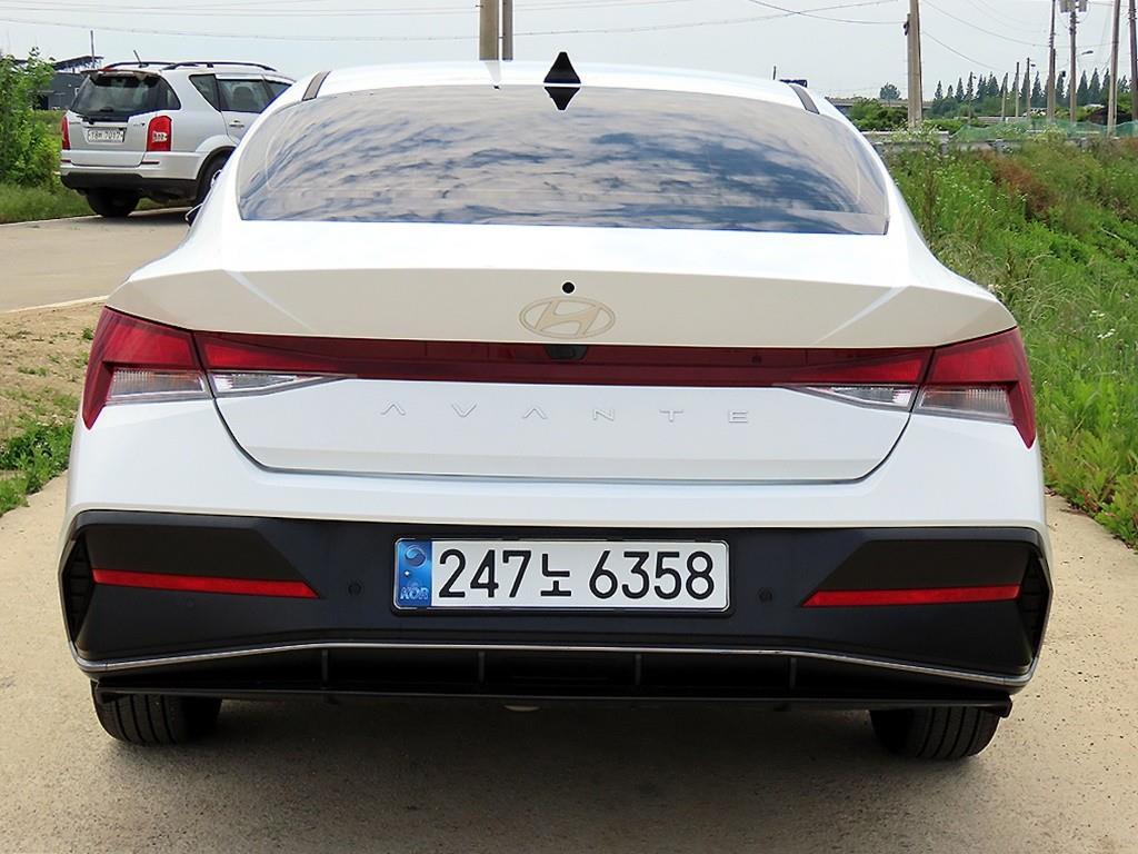 HYUNDAI Avante - Vista 4