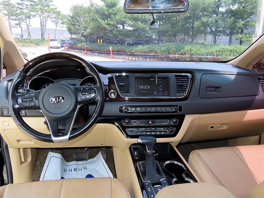 KIA Carnival - Vista 8