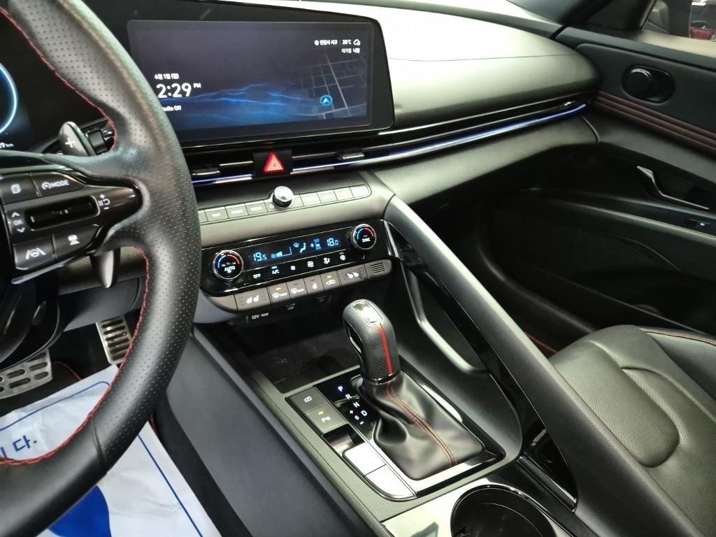 HYUNDAI Avante - Vista 10
