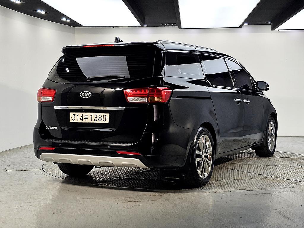 KIA Carnival - Vista 4