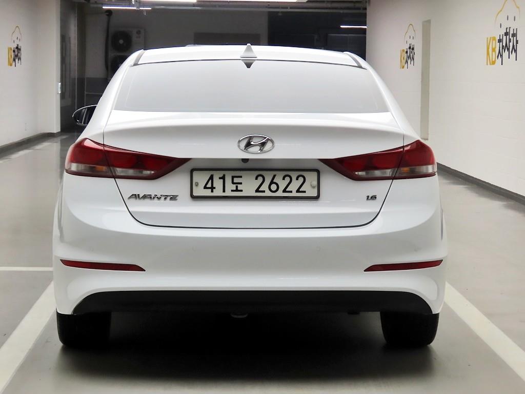 HYUNDAI Avante - Vista 3