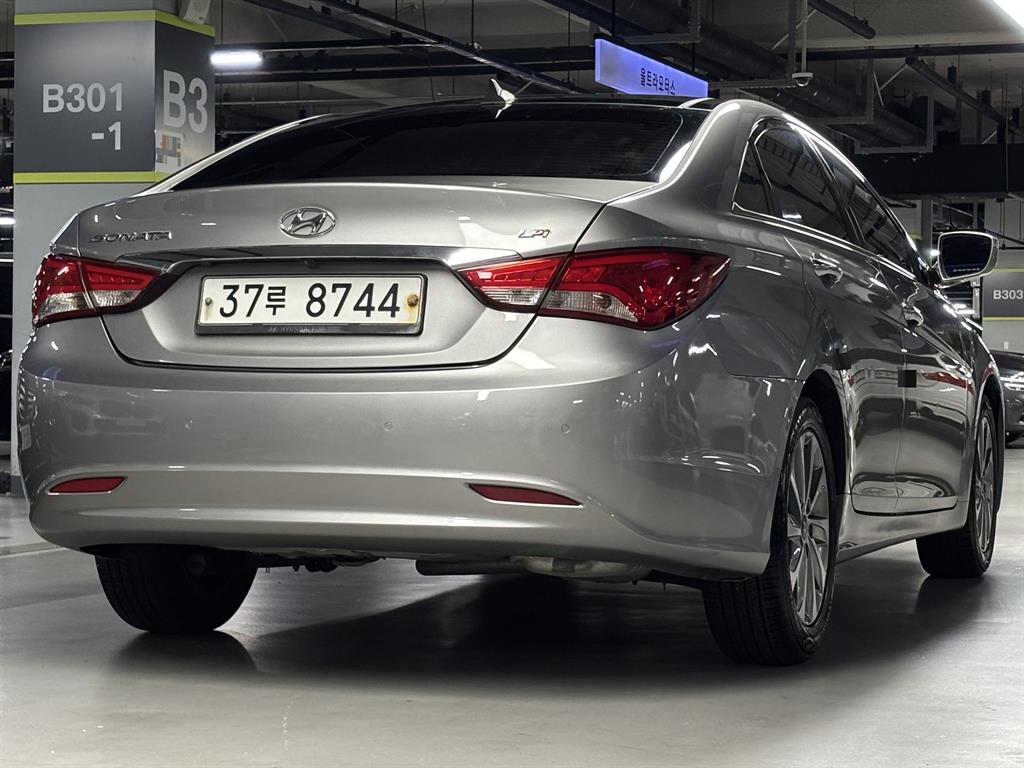 HYUNDAI Sonata - Vista 4