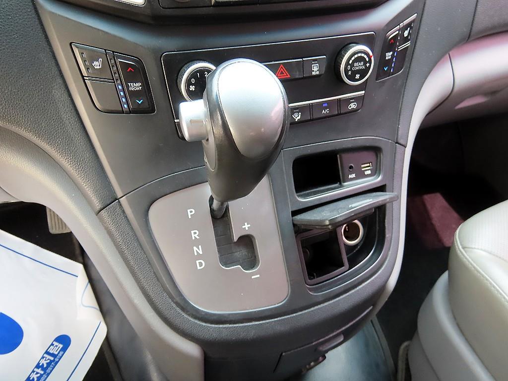 HYUNDAI Starex - Vista 11