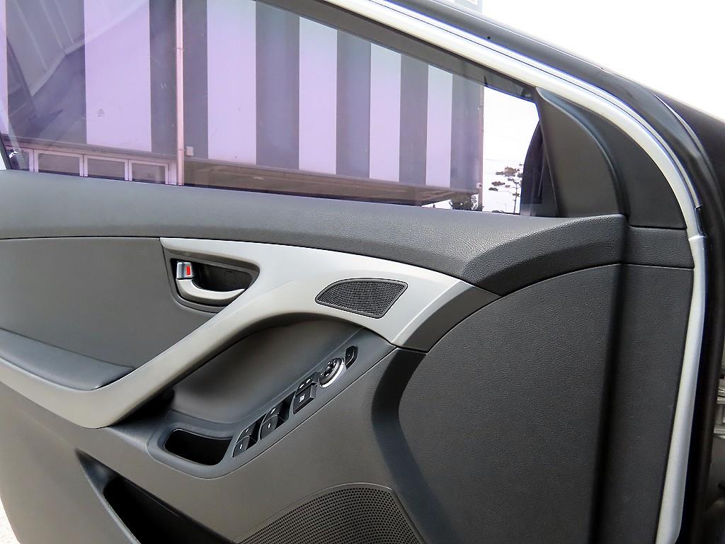 HYUNDAI Avante - Vista 11
