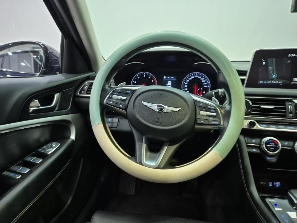 Genesis G70 - Vista 8