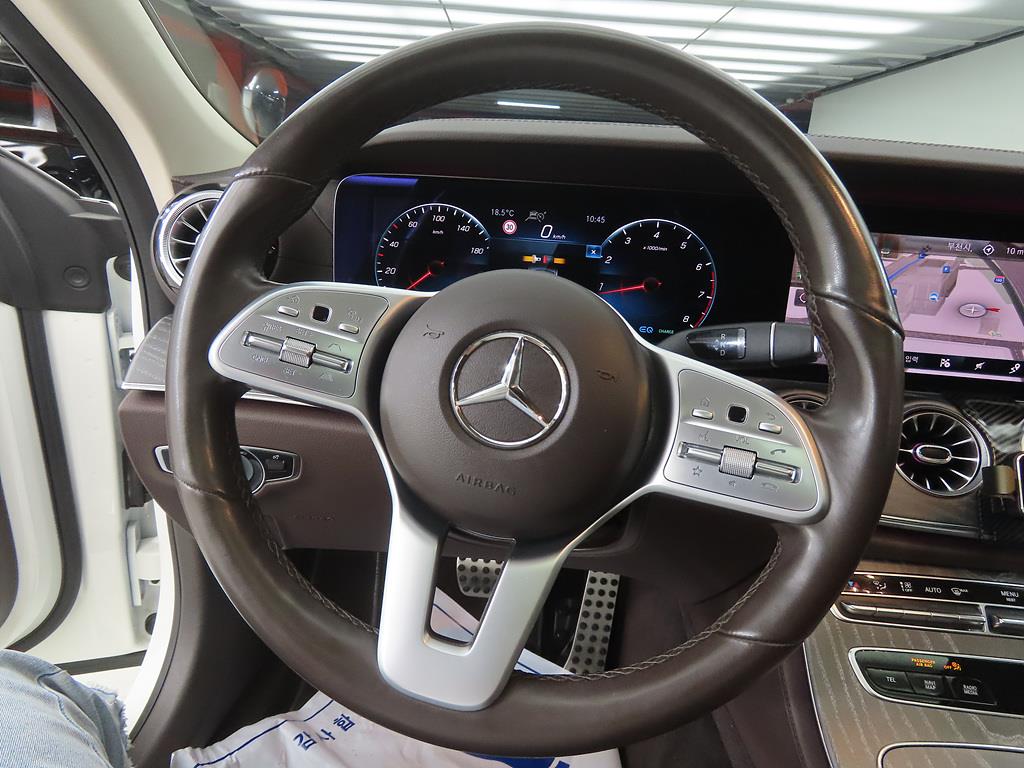 Mercedes Benz CLS Class - Vista 8