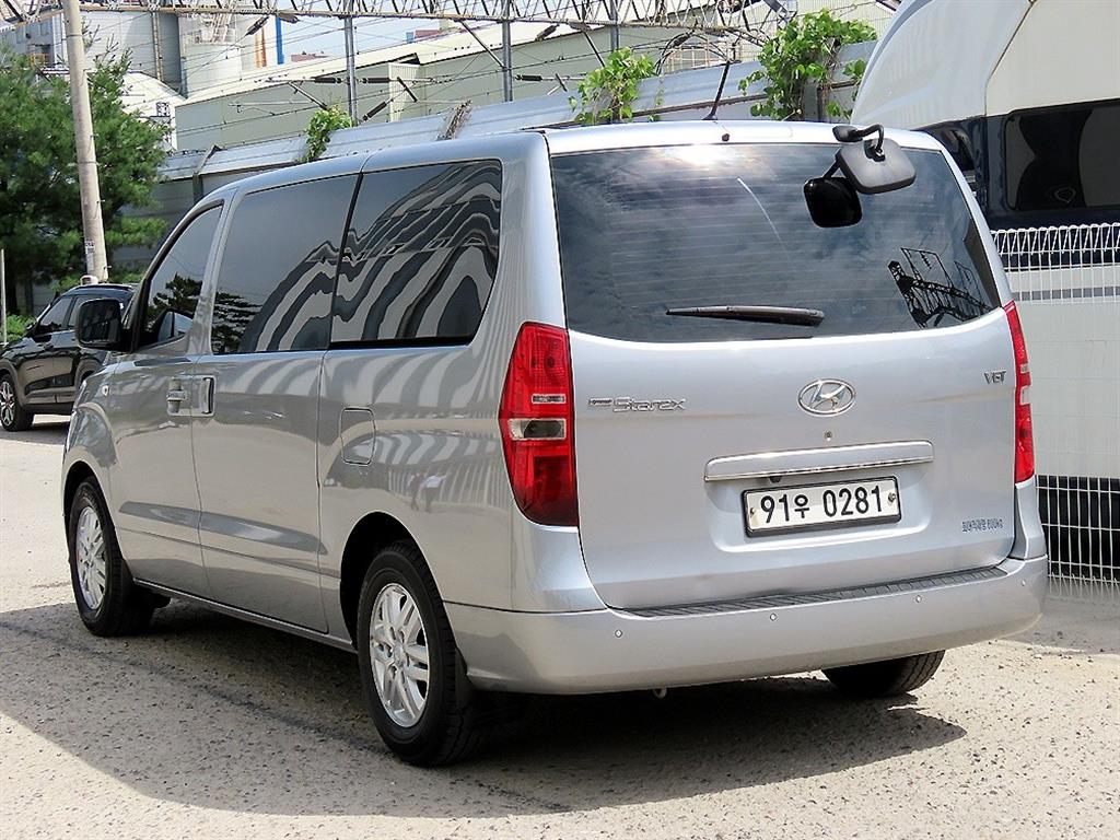 HYUNDAI Starex - Vista 3