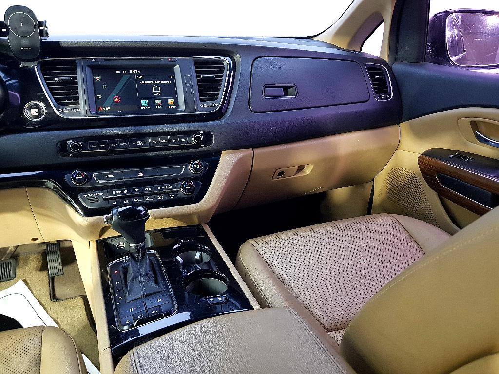 KIA Carnival - Vista 10