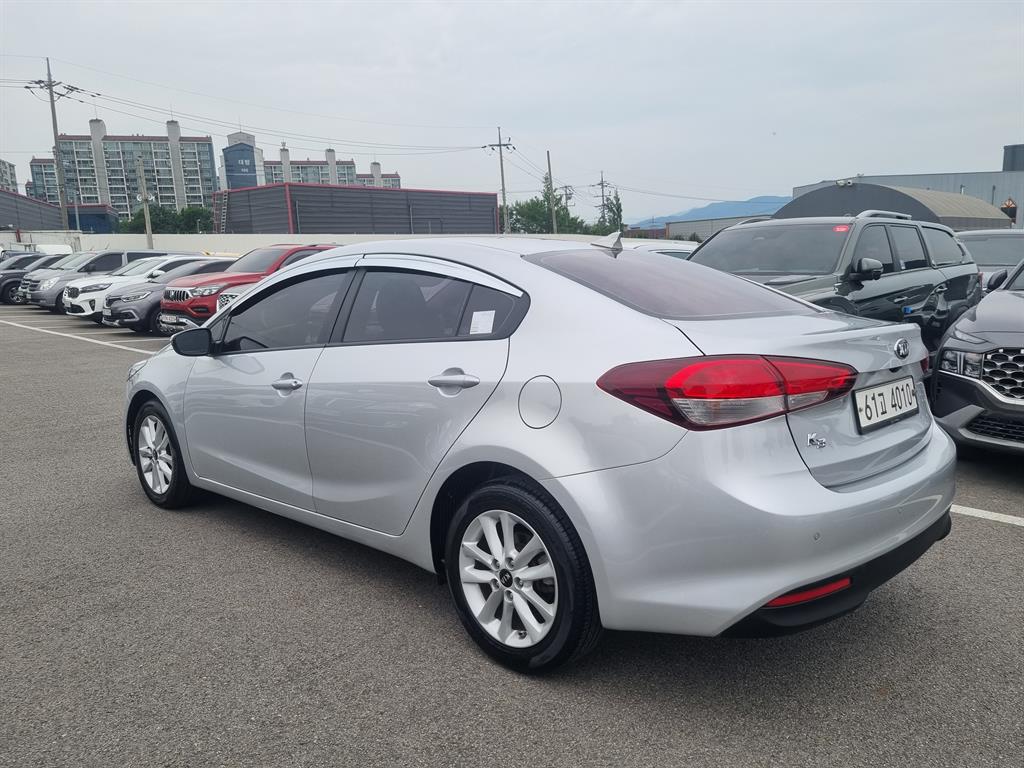 KIA K3 - Vista 5