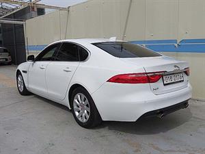 Jaguar XF - Vista 8