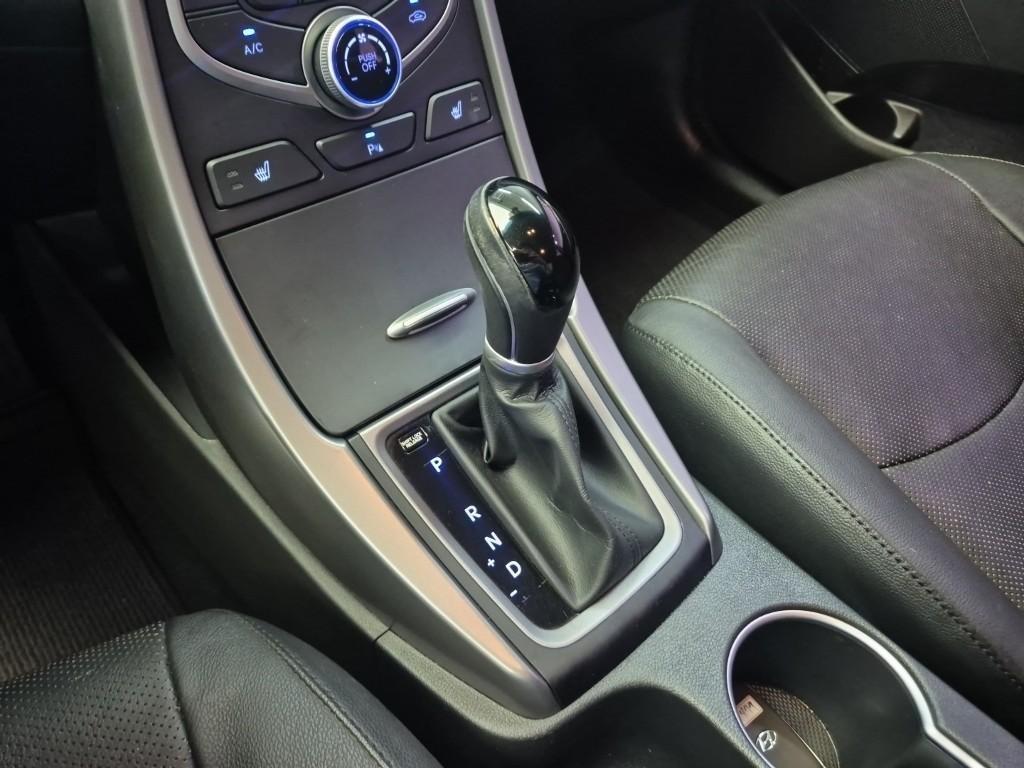 HYUNDAI Avante - Vista 8