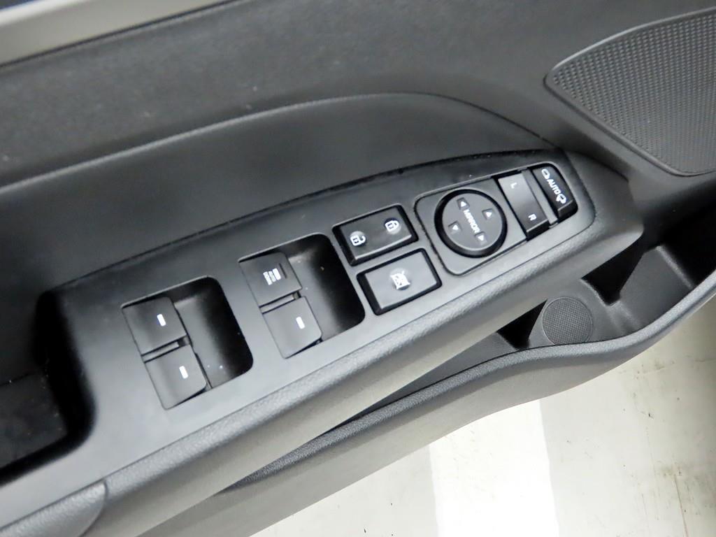 HYUNDAI Avante - Vista 12