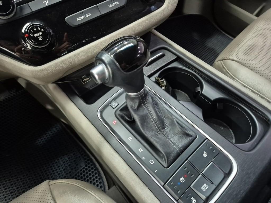 KIA Carnival - Vista 8