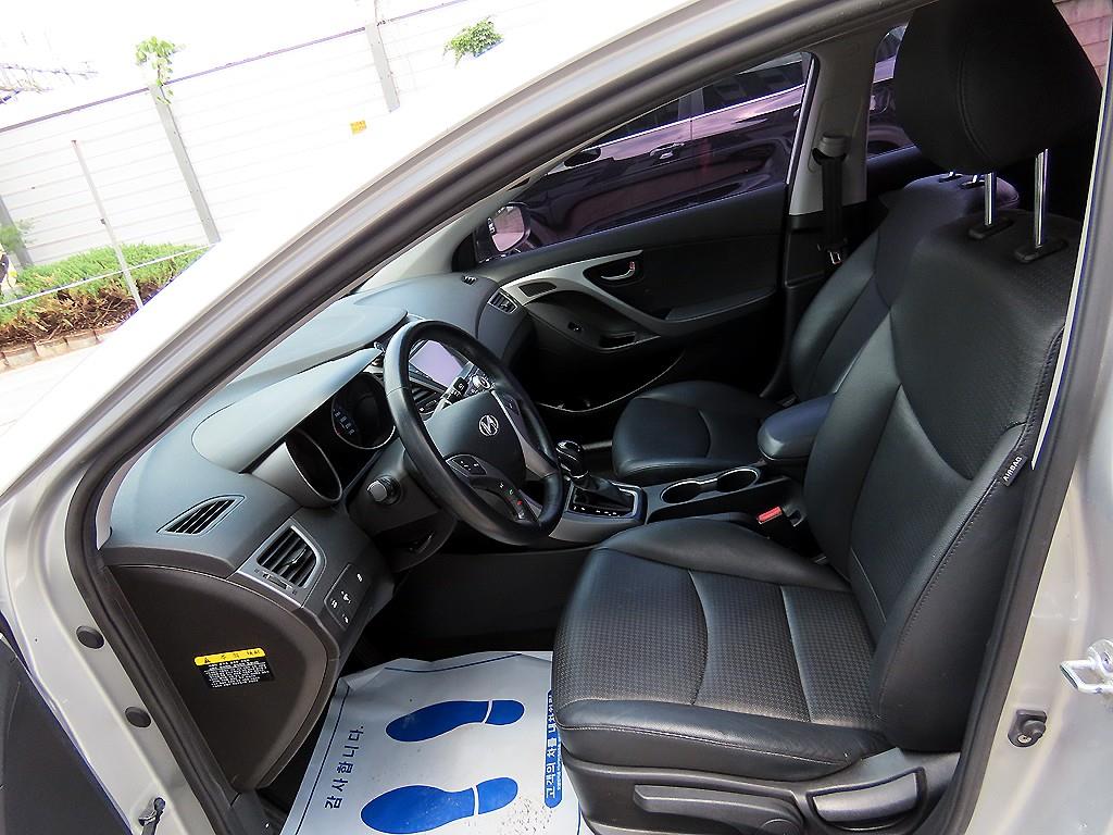 HYUNDAI Avante - Vista 5