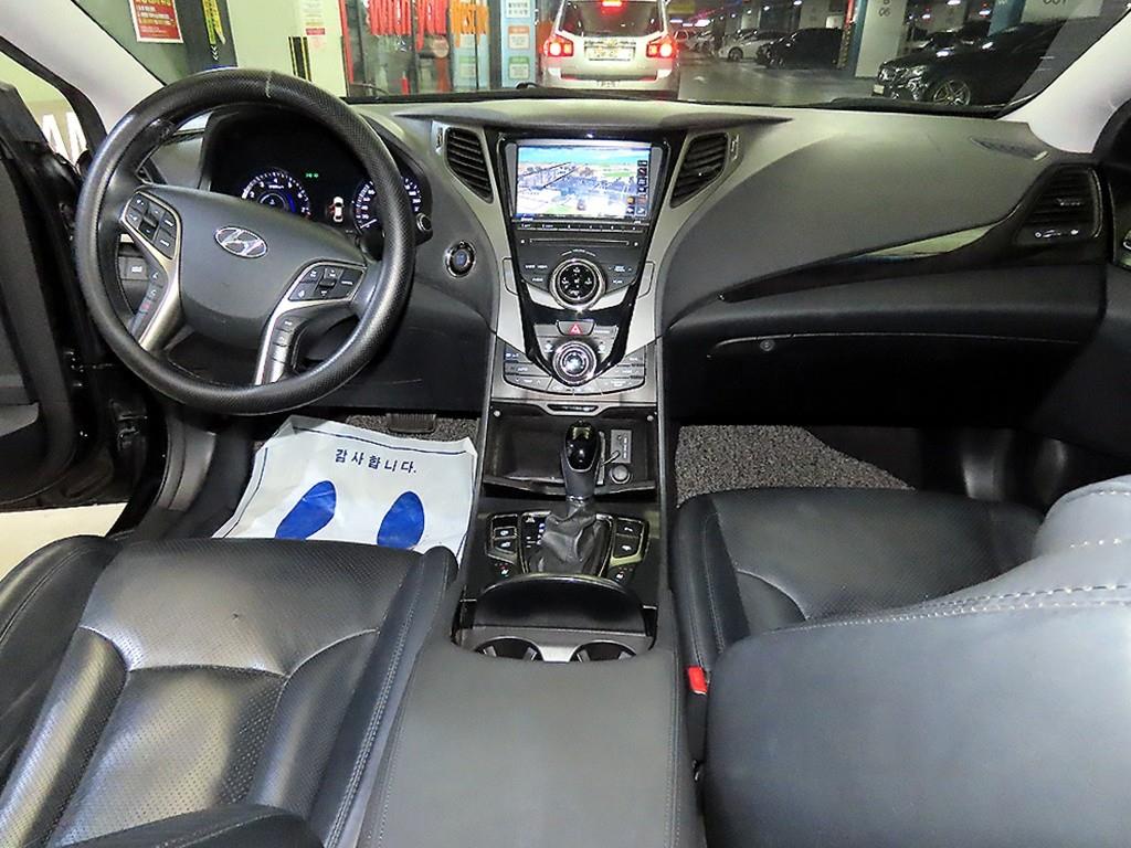 HYUNDAI Grandeur - Vista 10