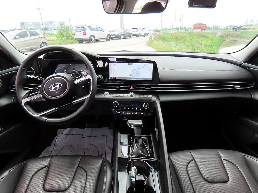 HYUNDAI Avante - Vista 9