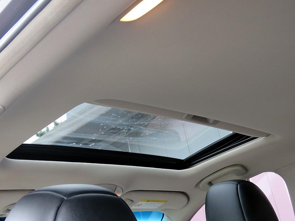 Infiniti M - Vista 9