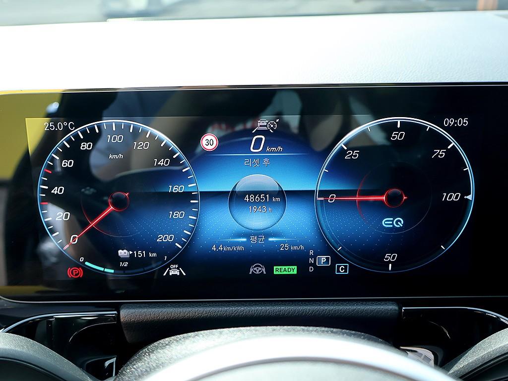 Mercedes Benz EQA - Vista 11