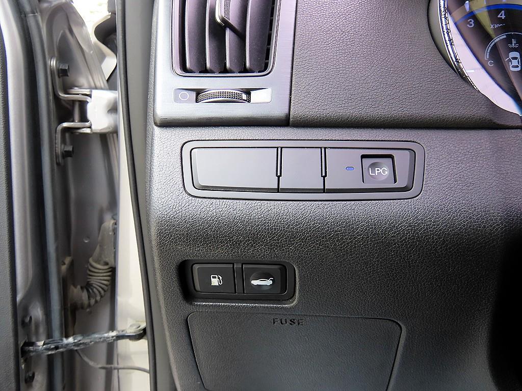 HYUNDAI Sonata - Vista 12