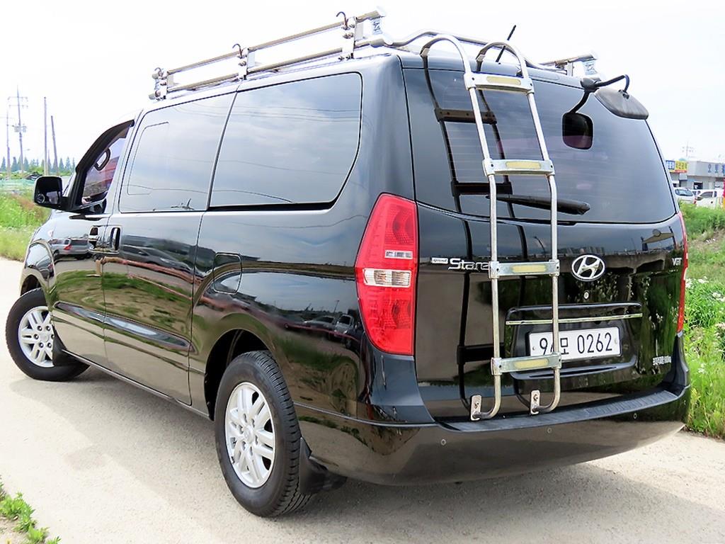 HYUNDAI Starex - Vista 3