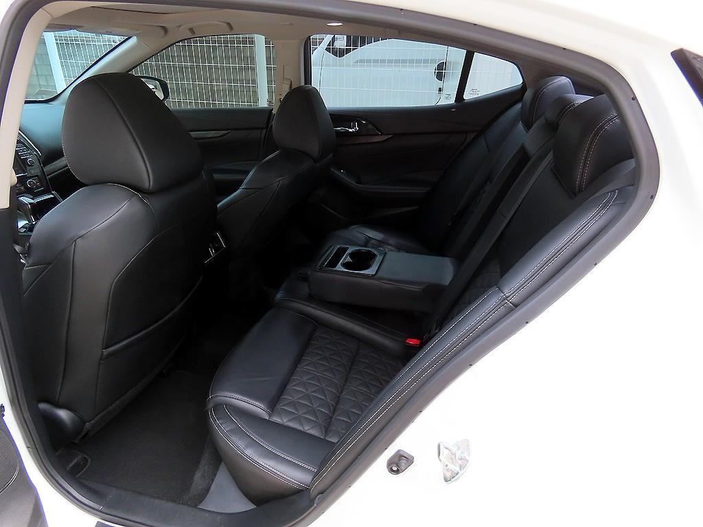 Nissan Maxima - Vista 6