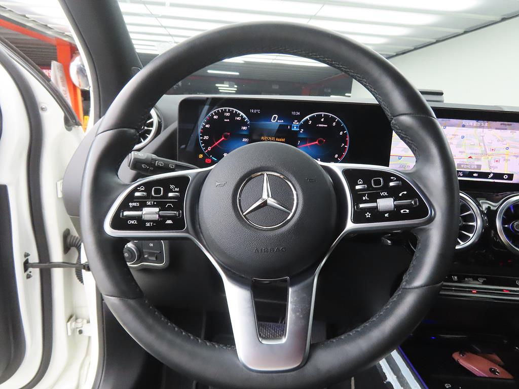 Mercedes Benz GLA Class - Vista 8