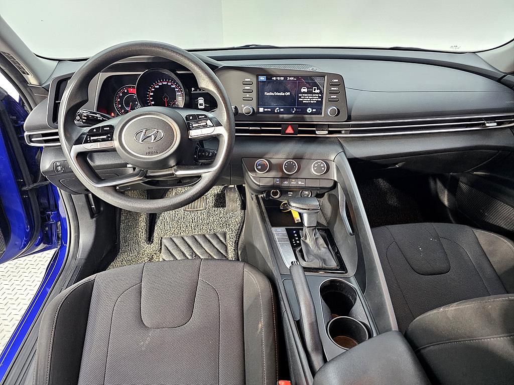 HYUNDAI Avante - Vista 5